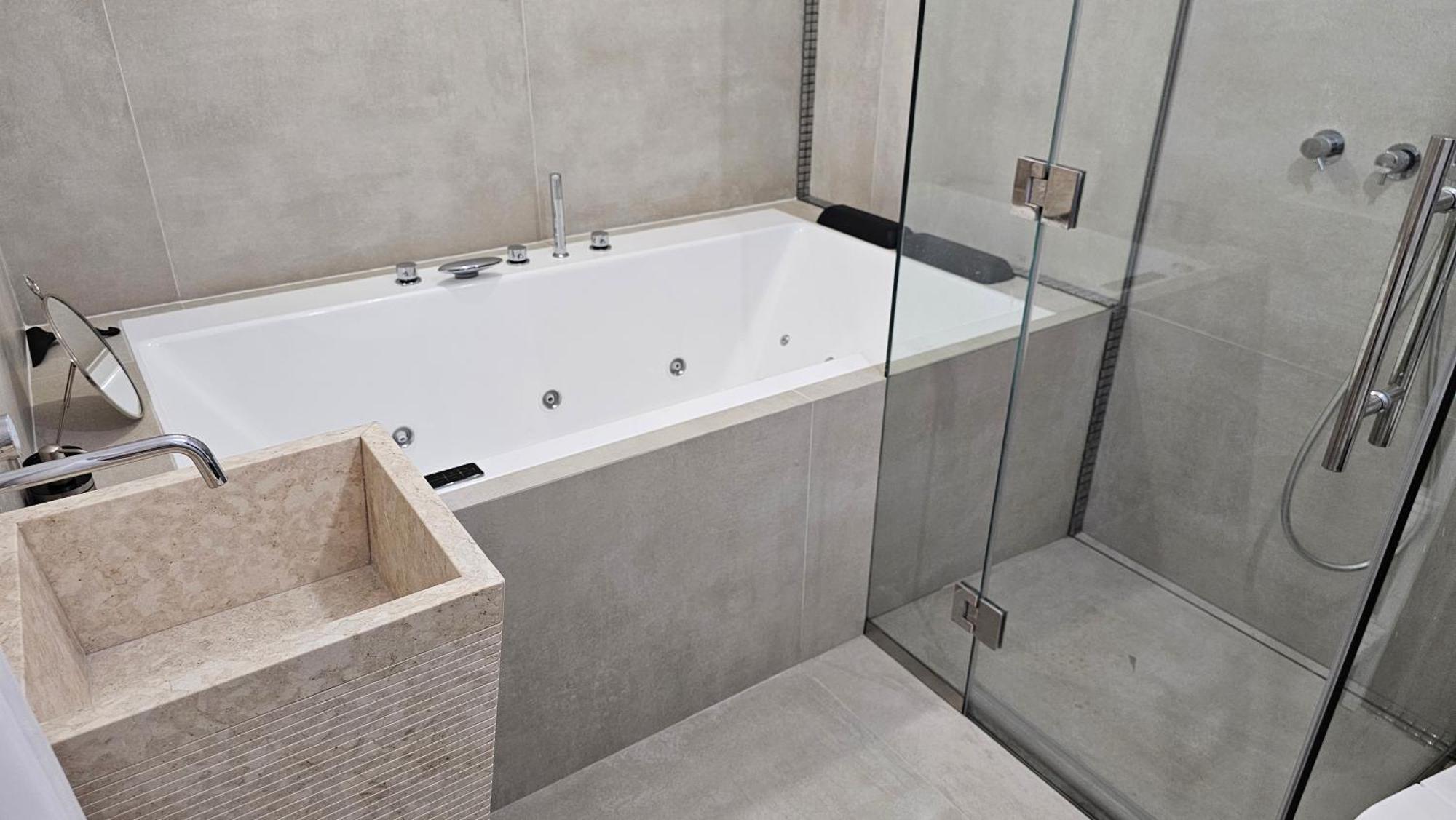 Oasis Jacuzzi Retreat Appartement Marbella Buitenkant foto
