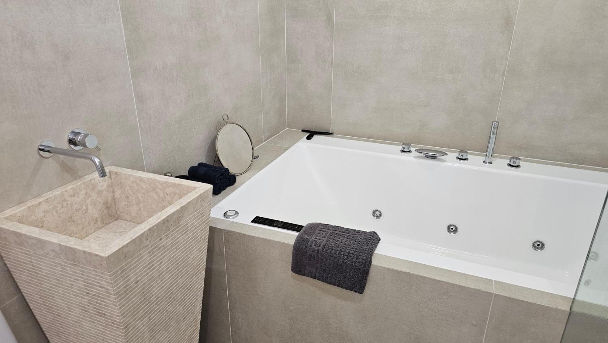 Oasis Jacuzzi Retreat Appartement Marbella Buitenkant foto