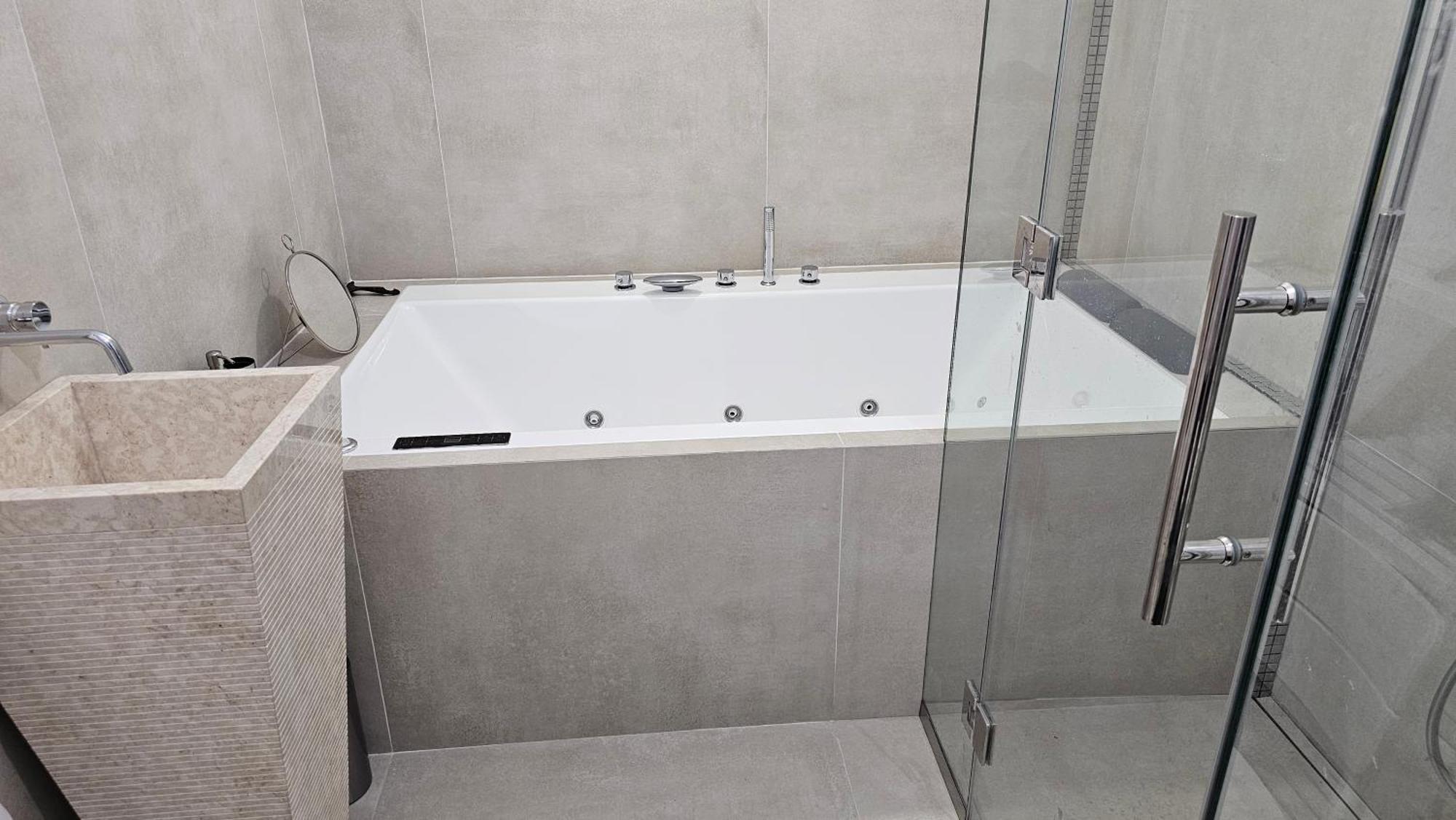 Oasis Jacuzzi Retreat Appartement Marbella Buitenkant foto